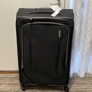 American Tourister Top-open  softsided 27” luggage NWT